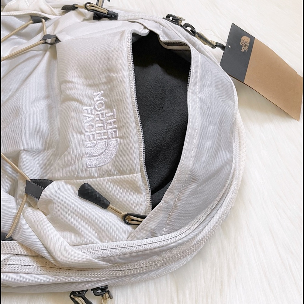 The North Face Unisex Borealis 28 Liter Backpack In Gardenia White - Picture 5 of 9